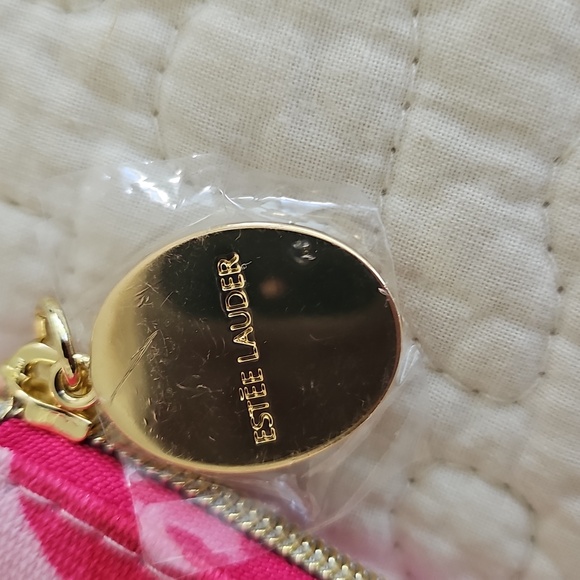 Estée Lauder Cosmetic Pouch and Makeup Samples NWT - Picture 4 of 8